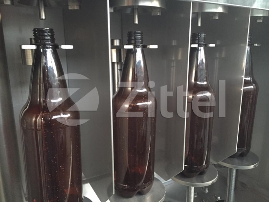 Neck holder - прижим ПЭТ-бутылок к наливному клапану за горло zittel 014